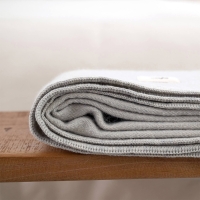 Schurwoll-Decke hellgrau MOYHA Wool