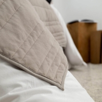 Stepp-Tagesdecke Taupe graubeige Baumwolle Moyha