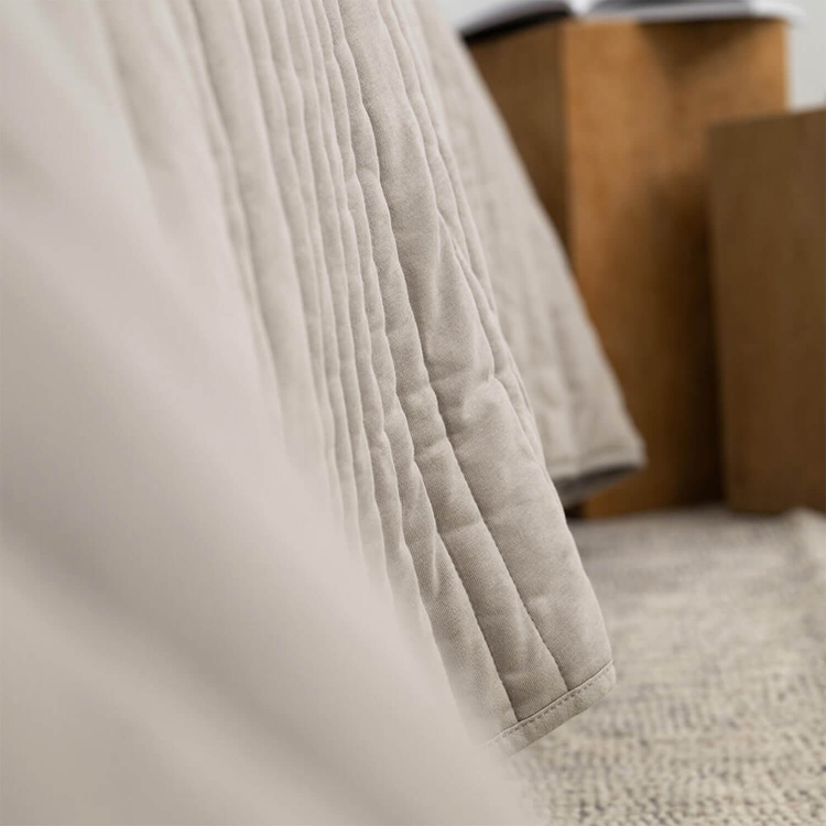 Gesteppte Tagesdecke Taupe graubeige Moyha Baumwolle