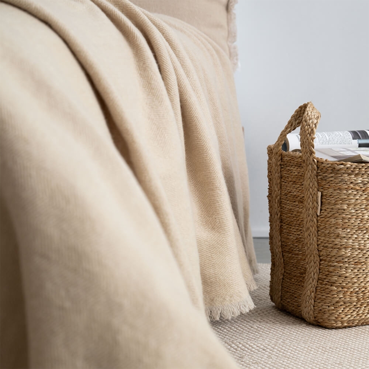 MOYHA Tagesdecke Herringbone Beige für ein stilvolles Schlafzimmerambiente