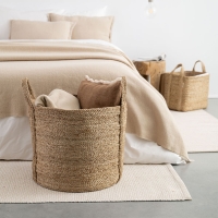 Detailansicht der hochwertigen Materialien der MOYHA Tagesdecke Herringbone Beige