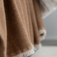 MOYHA Tagesdecke Herringbone Haselnussbraun 220x240 cm mit Fischgrätmuster