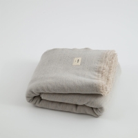 Luxuriöse MOYHA Tagesdecke Herringbone Hellgrau 220x240 cm mit Fischgrätmuster