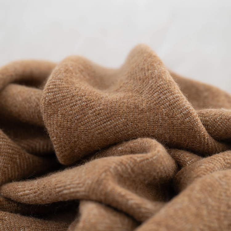 Luxuriöse MOYHA Wolldecke Herringbone Haselnussbraun 130x170 cm