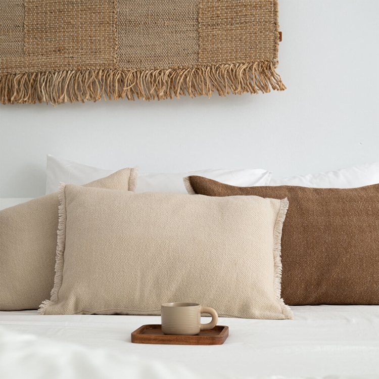 Stilvolles Herringbone Dekokissen Beige 60x40 cm für gemütliche Wohnzimmer