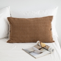 MOYHA Dekokissen Herringbone Haselnussbraun 60x40 cm auf Sofa