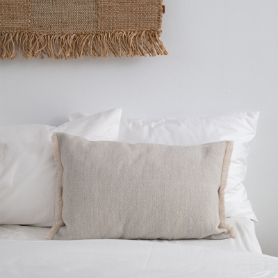 MOYHA Dekokissen Herringbone Hellgrau 60x40 cm auf Sofa