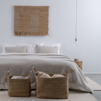 Elegant platziertes MOYHA Dekokissen Herringbone Hellgrau 60x40 cm