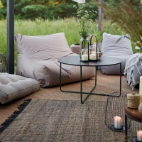 VOX Looz Sitzsack Outdoor Beige, mittlere Größe auf dem Balkon