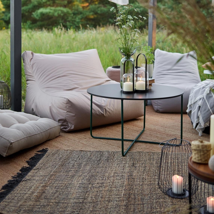 VOX Looz Sitzsack Sessel Outdoor Beige, 100x110 cm, neben Pflanzen