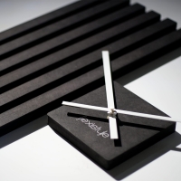 Große 3D Wanduhr Lamellen Schwarz 100 cm mit minimalistischen weißen Ziffern