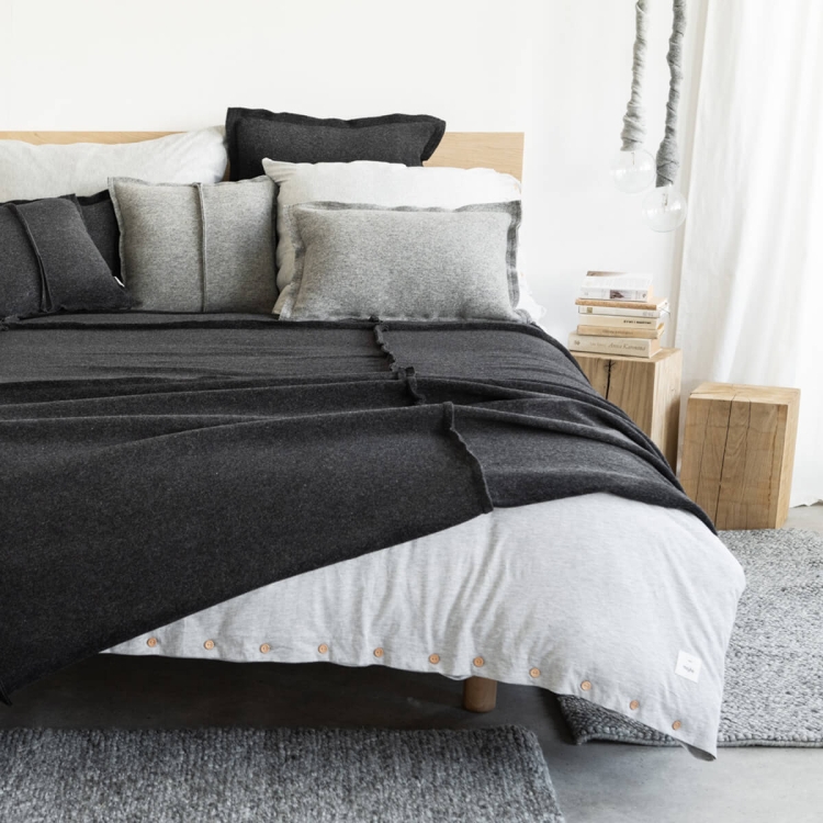 Moyha Wave Plaid aus 90% Schurwolle, Farbe Anthrazit