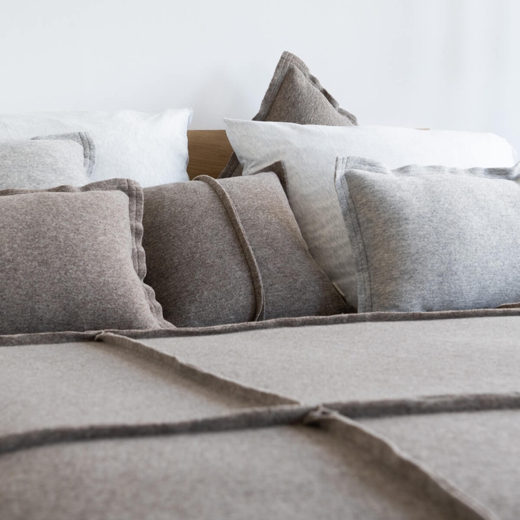 Moyha Wave Bettüberwurf, Taupe, Material 90% Schurwolle