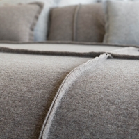 Moyha Wave Wohndecke, Taupe, gefertigt aus 90% Schurwolle