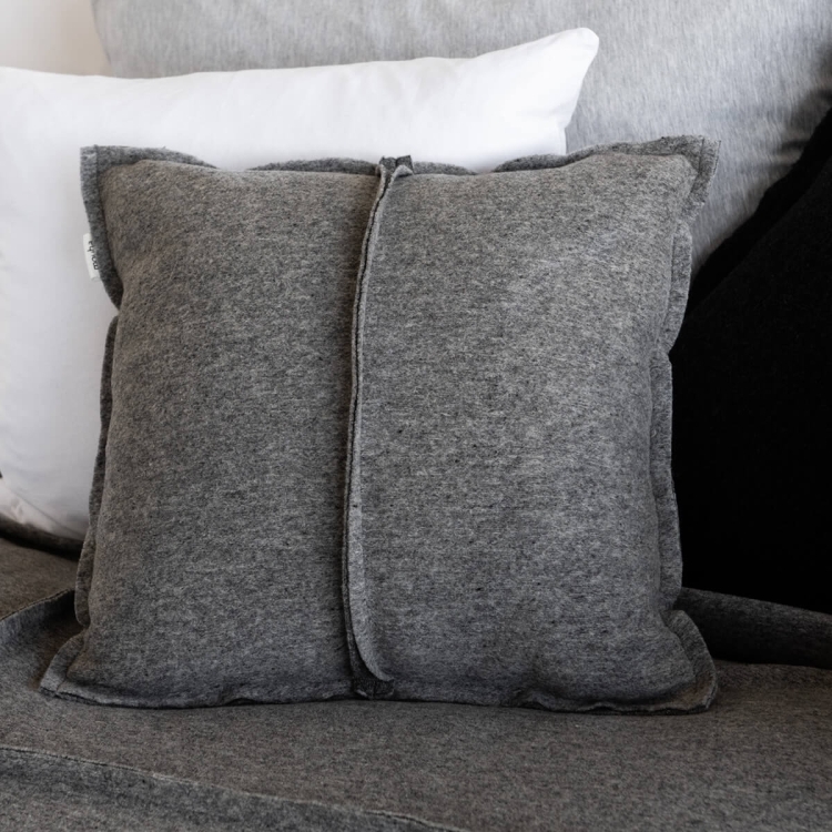 moyha Simple Dekokissen grau Melange 50x50 cm Schurwolle