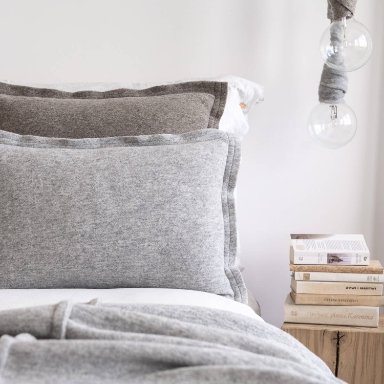 Moyha Dekokissen Well aus 90% Schurwolle, Farbe hellgrau, 60x40, passend zu Wave