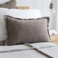 Moyha Well Dekokissen 60x40 in Taupe, aus 90% Schurwolle – passend zu Wave Tagesdecken