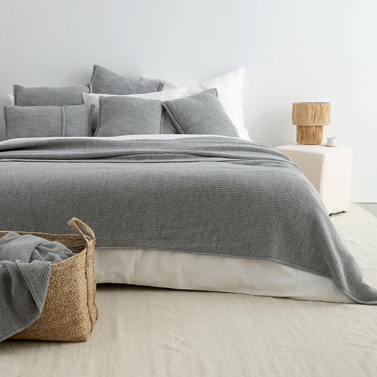 Moyha Tagesdecke Woolly, Strick, grau, weiche Haptik