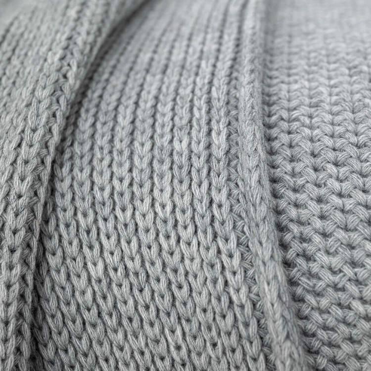 Moyha Woolly Strick-Tagesdecke in Grau, weich