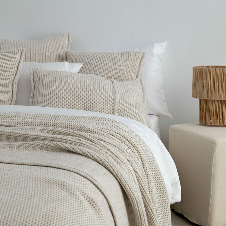 Moyha Dreamy Kissen in Beige, Grobstrick-Material, 60x40 cm