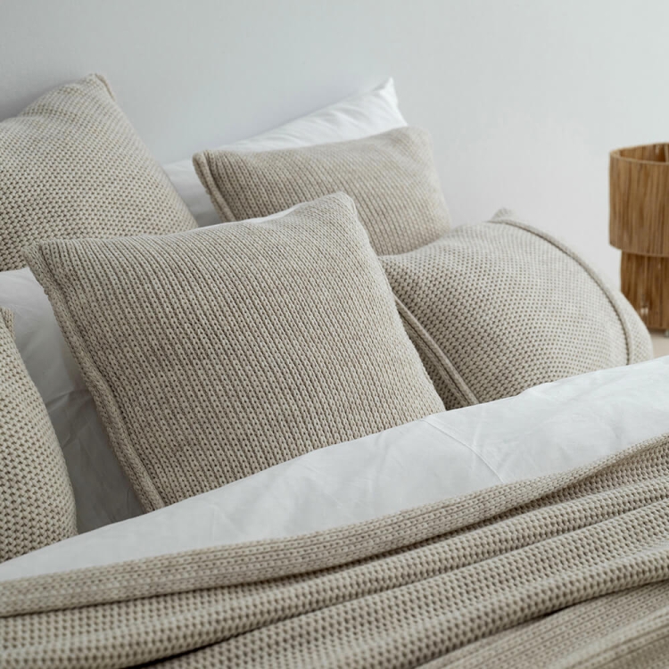 Moyha Dreamy Dekokissen 50x50 cm, Beige, Grobstrick – passend zur Woolly Tagesdecke