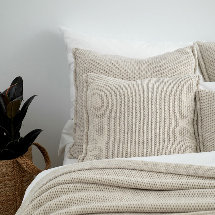 Moyha Dreamy Dekokissen in Beige, Grobstrick-Material, 50x50 cm – kompatibel mit Woolly