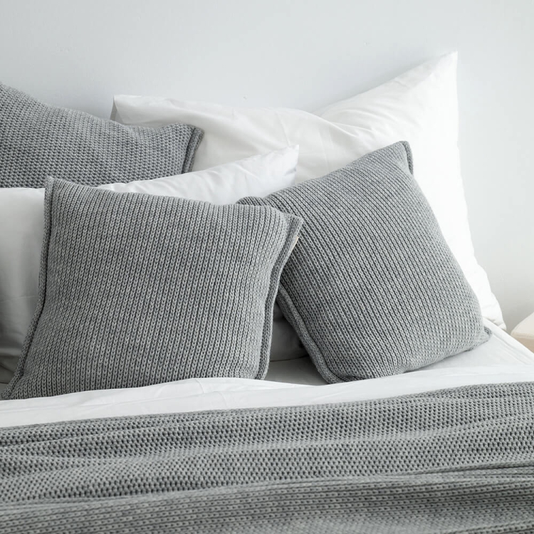 Moyha Dreamy Dekokissen grau, Grobstrick-Material, 50x50 cm – für Woolly Tagesdecken
