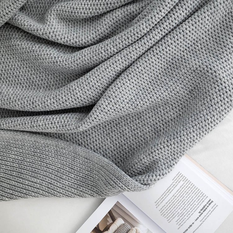 Moyha Soft Nap Decke, Grobstrick in Grau, Format 130x180 cm