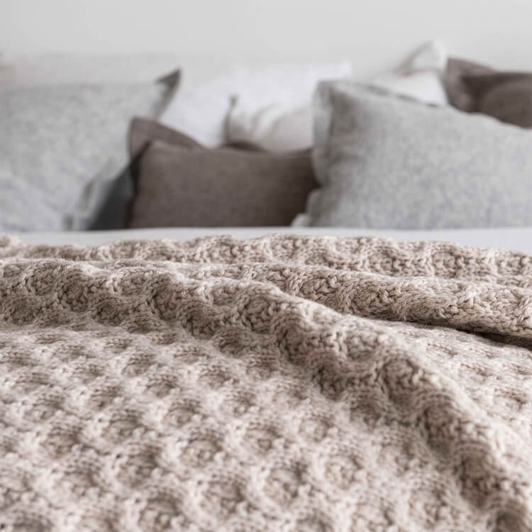 Wolldecke grobes Muster beige Cosy Moyha