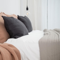 Moyha gesteppte Tagesdecke in Taupe Grau-Beige, 100% Baumwolle, Polyestervlies innen