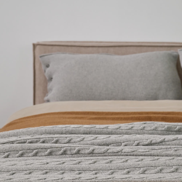 Moyha Zopfmuster Strickdecke Grau, Material 80% Schurwolle