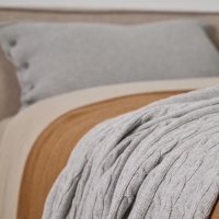 Moyha Wolldecke Zopfmuster Grau, aus 80% Schurwolle, elegante Optik