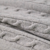 Moyha Zopfmuster Wohndecke in Grau, 80% Schurwolle, gestrickt