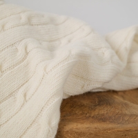 Moyha Zopfmuster Wolldecke ecru/Creme, aus 80% Schurwolle