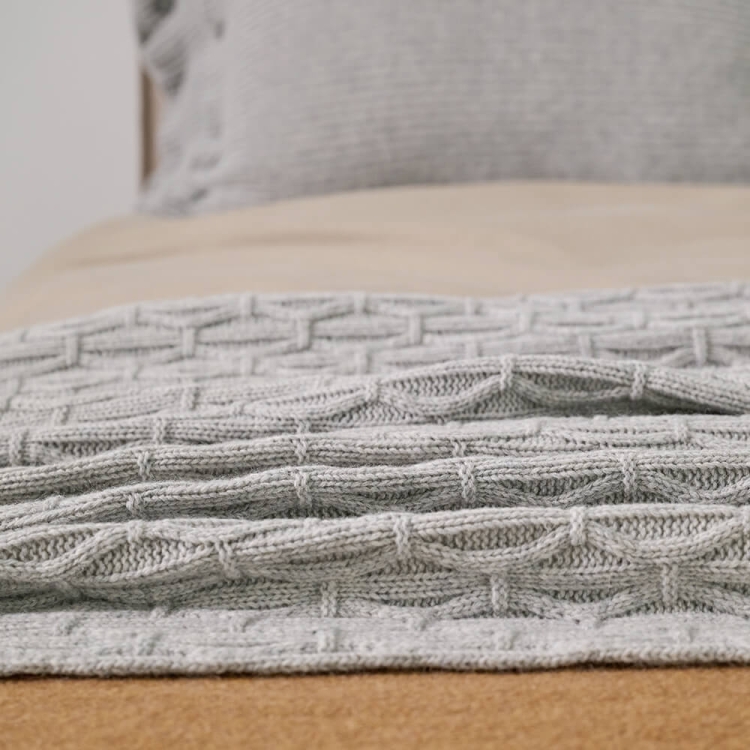 Moyha Luxury Bettüberwurf Grau, Woll-Strick, 80% Schurwolle