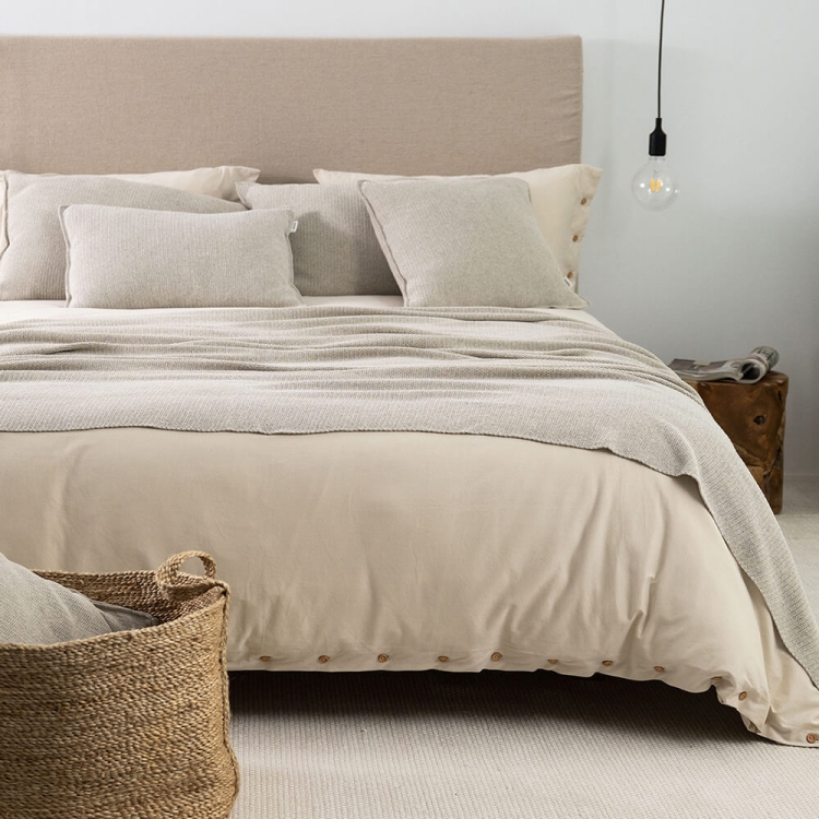 Moyha Close to Nature Tagesdecke ecru/sand aus recyceltem Baumwollgarn