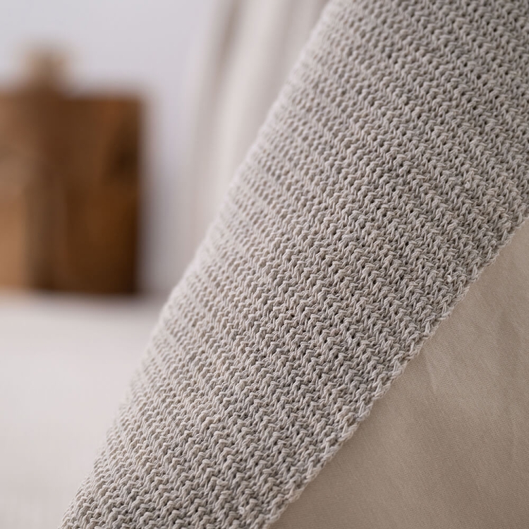 Moyha Close to Nature Tagesdecke, Farbton ecru–sand, Material: recyceltes Baumwollgarn