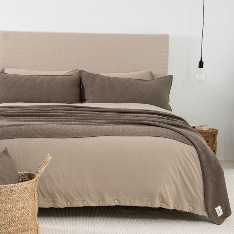 Moyha „Close to Nature“ Bettüberwurf, Braun, Material: recyceltes Baumwollgarn