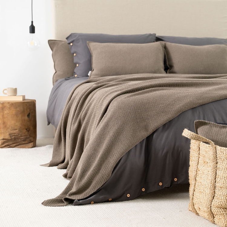 Moyha Close to Nature Tagesdecke Braun aus recyceltem Baumwollgarn