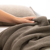 Moyha Close to Nature Decke braun aus recyceltem Baumwollgarn