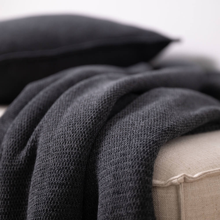 Moyha Close to Nature Decke dunkelgrau Graphit aus recyceltem Baumwollgarn