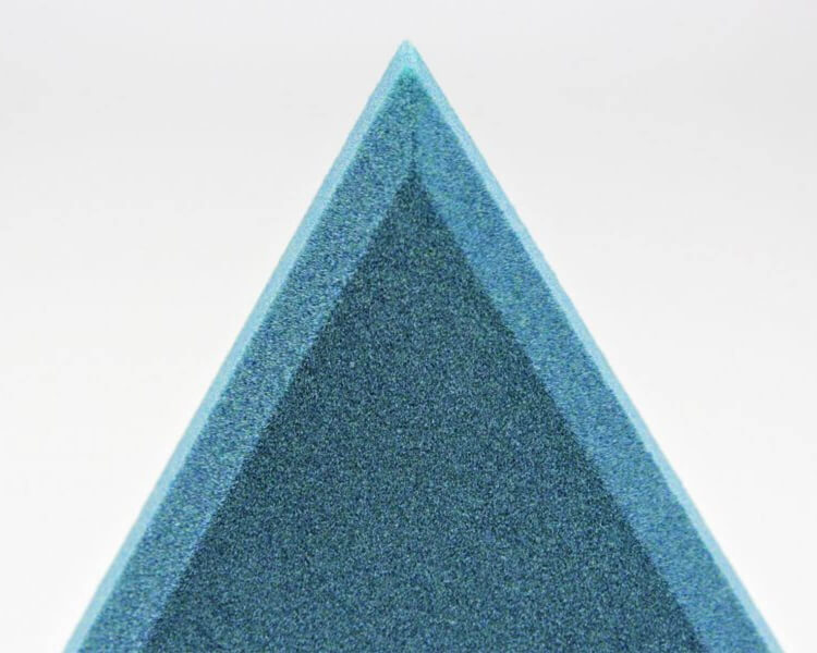 Weiches 3D Wandpaneel Triada edge aus Akustikschaumstoff mit schrägen Kanten