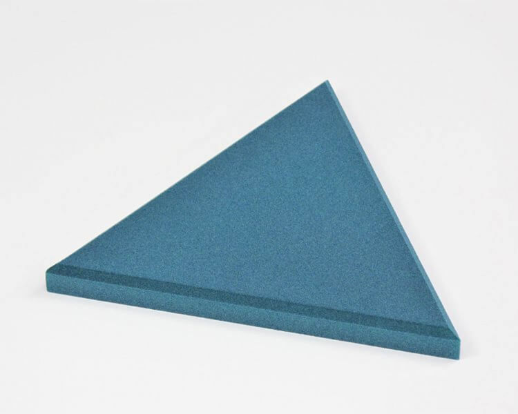 Dreieckiges Wandpaneel Triada edge mit abgeschrägten Kanten