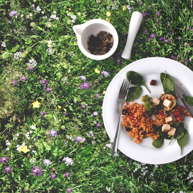 Alpenwiese Optik Tischdecke von Foonka